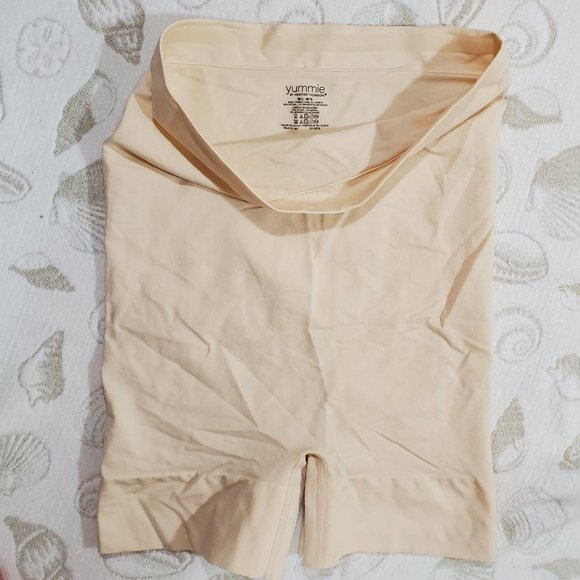 Yummie by Heather Thomson Other - Yummie Mid Waist Shaping Short M/L Beige Nylon